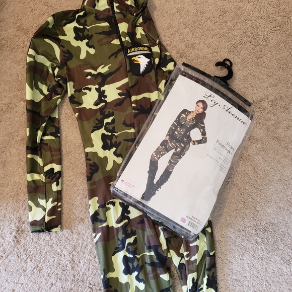 Womens halloween costume L pretty paratrooper